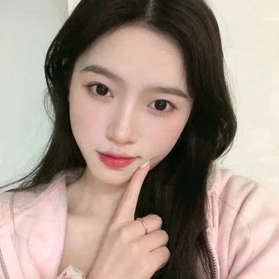 章子怡晒两个女儿照片，网友：大女儿和私下差别太大